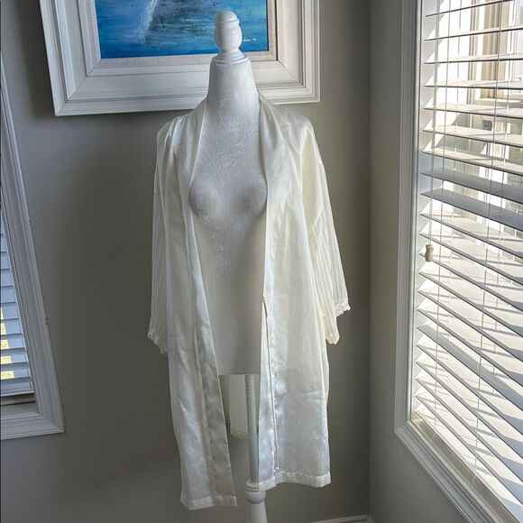 Vintage Intimo Amore Wedding Sheer Sleeve Eyelet White Satin Robe - Picture 2 of 8